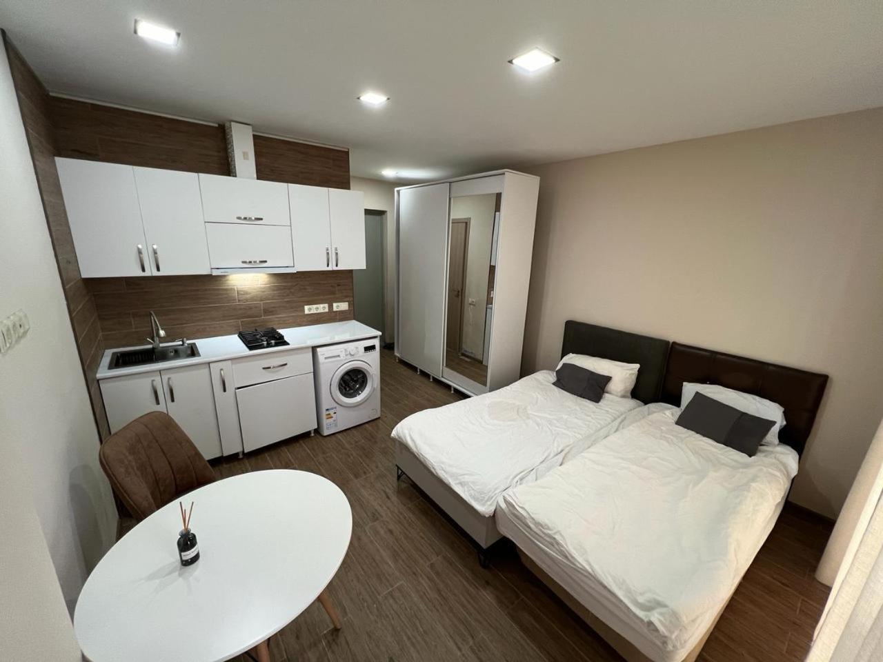 Hotel Paris Батумі Екстер'єр фото